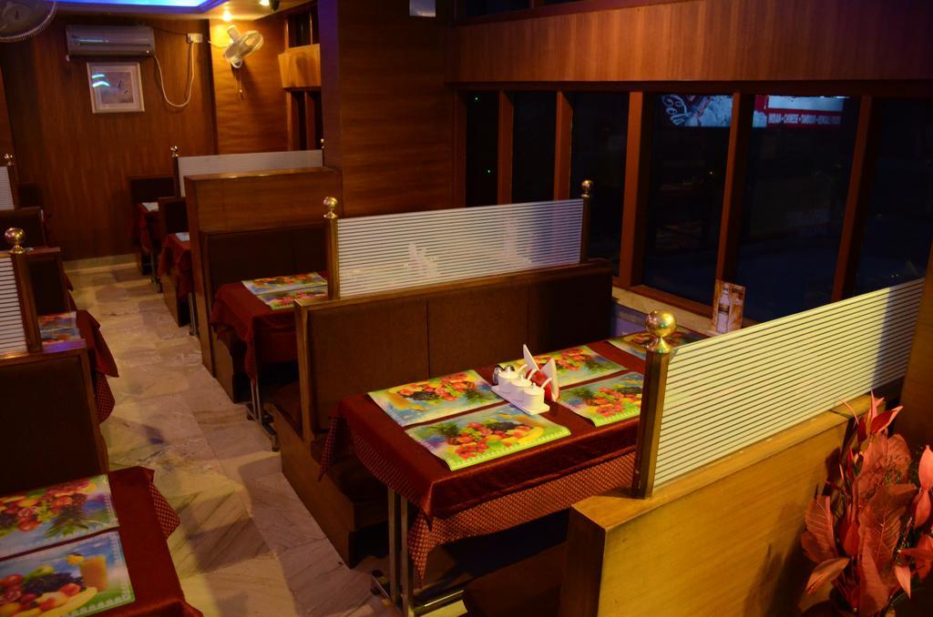 Fabhotel Raj Darbar Kolkata Exterior photo